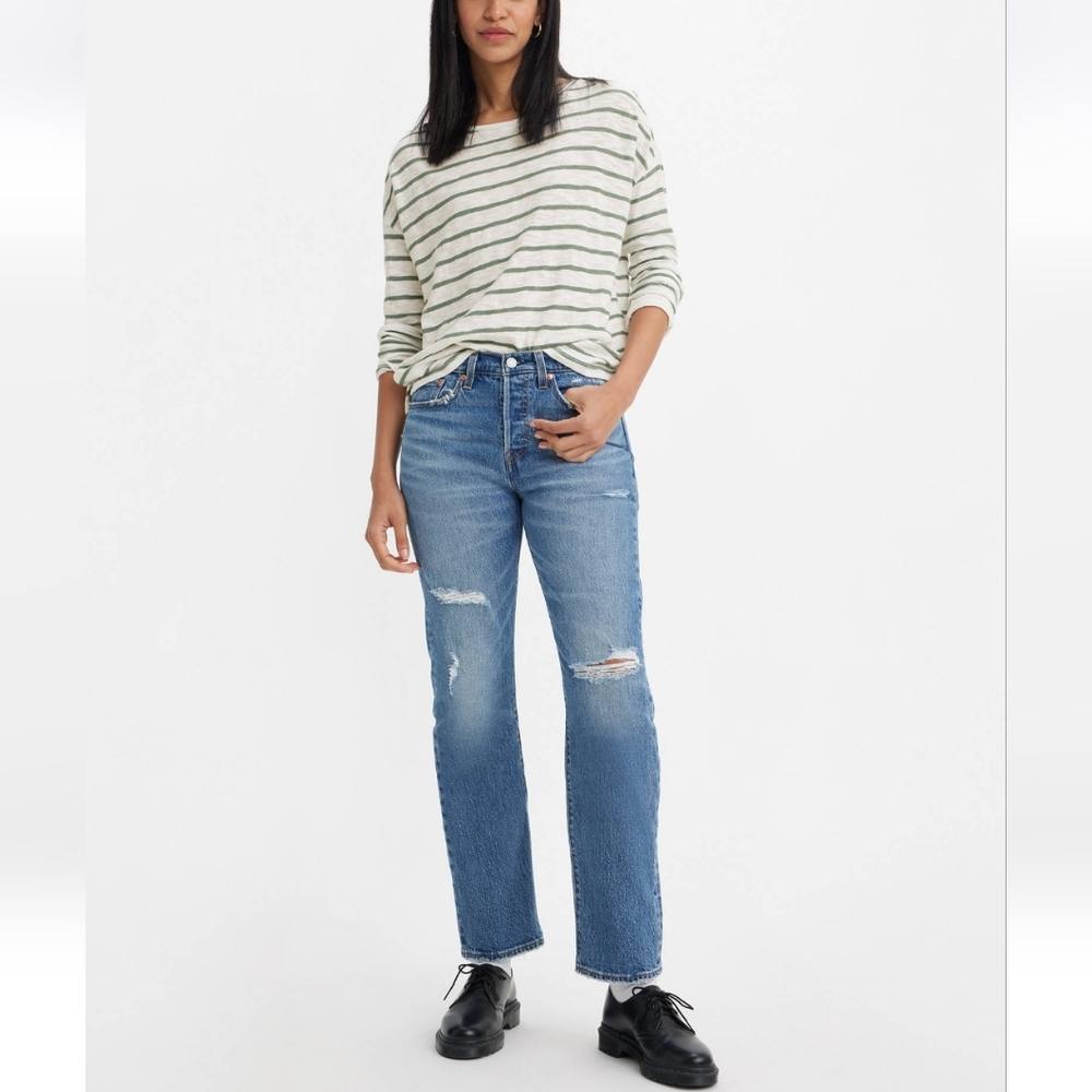 Levi's Wedgie Tapered Leg Button Fly 28